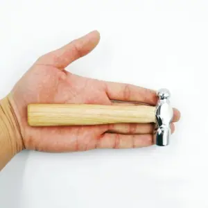 mini martelo quebra-nozes