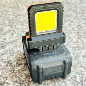 Lanterna de Trabalho LED 14W 21V ajustável