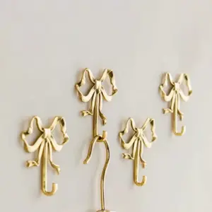 gancho de parede laço dourado