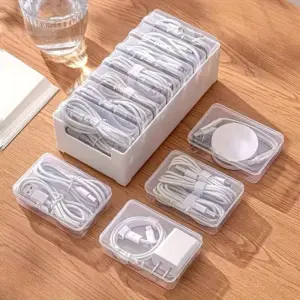 organizador de cabos com caixas transparentes