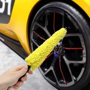Escova para limpeza de rodas e pneus automotivos