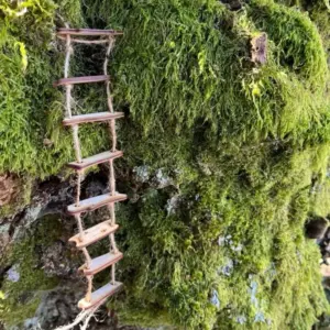 escada de corda de madeira miniatura