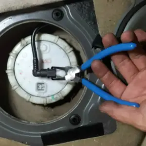 alicate desconexão linha combustível